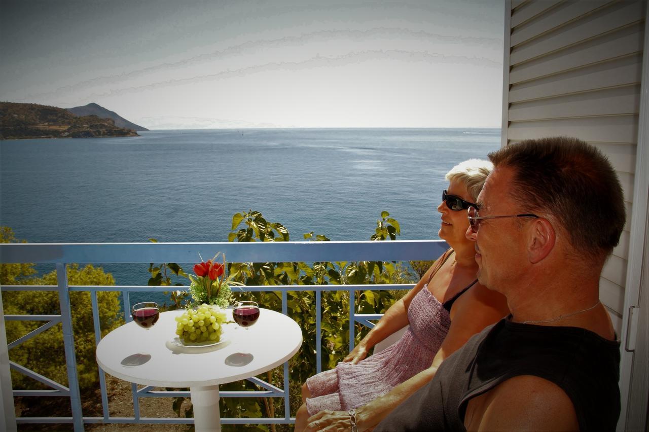 Kavos Bay Seafront Hotel Agia Marina  Dış mekan fotoğraf