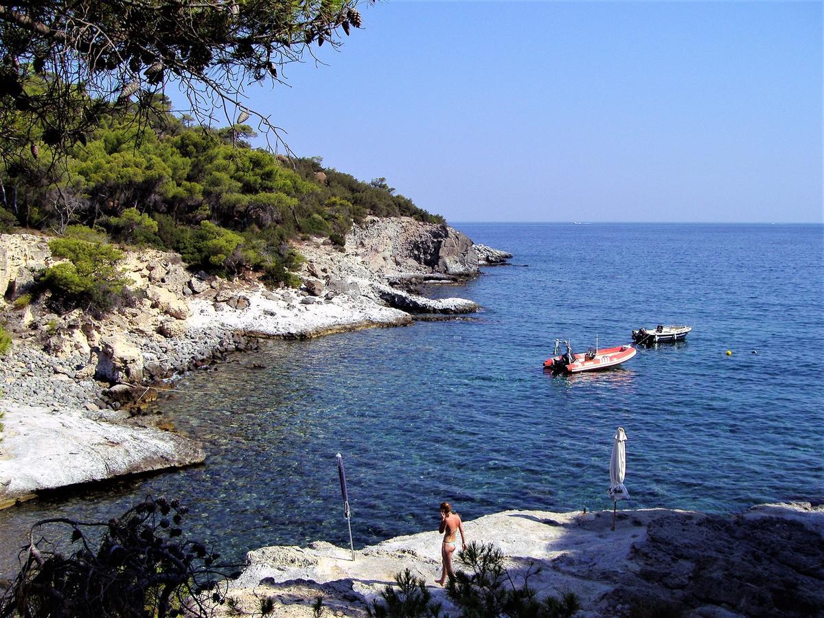 Kavos Bay Seafront Hotel Agia Marina  Dış mekan fotoğraf