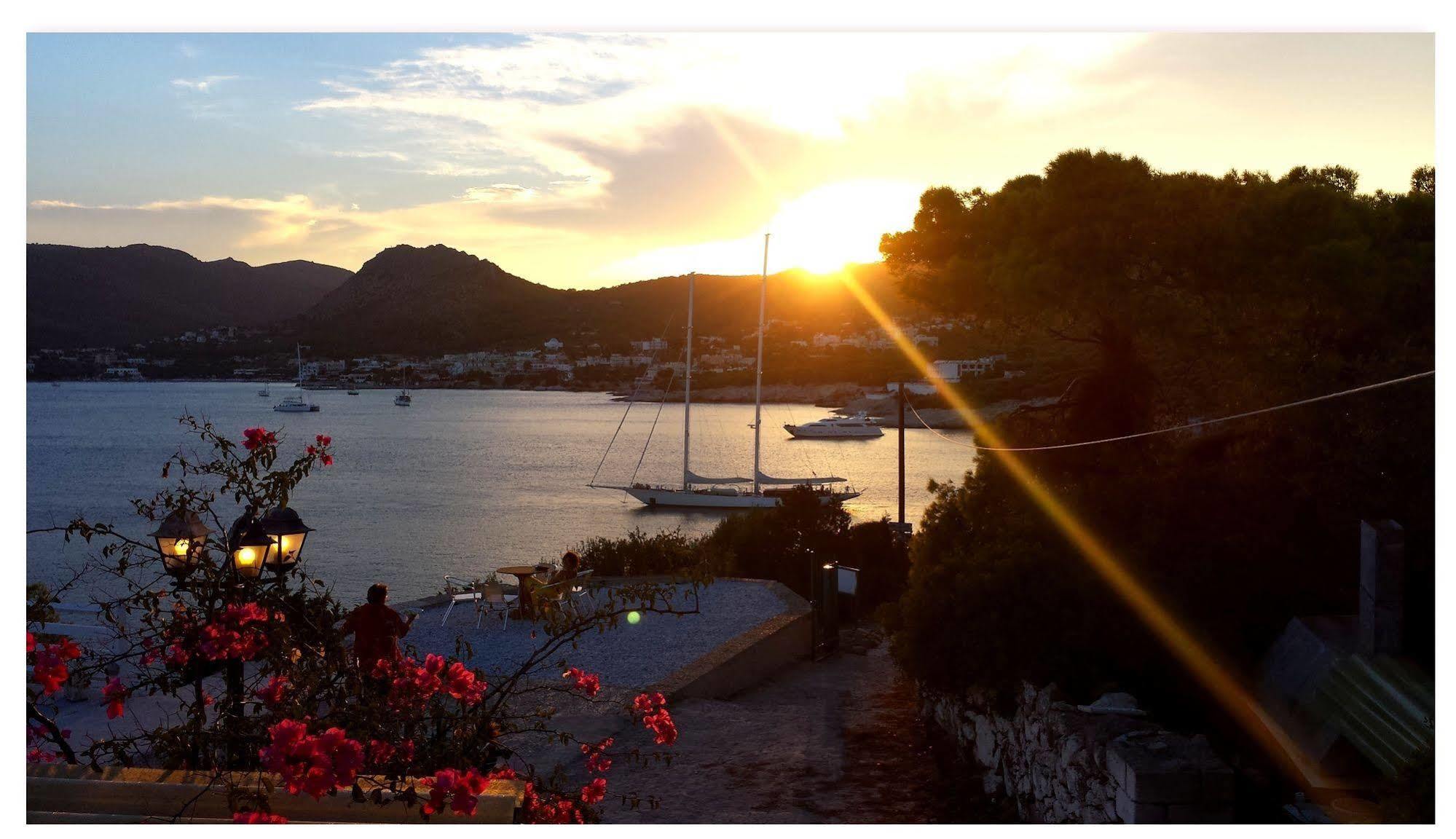 Kavos Bay Seafront Hotel Agia Marina  Dış mekan fotoğraf