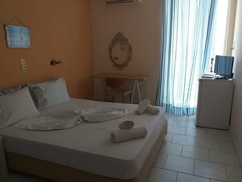 Kavos Bay Seafront Hotel Agia Marina  Dış mekan fotoğraf